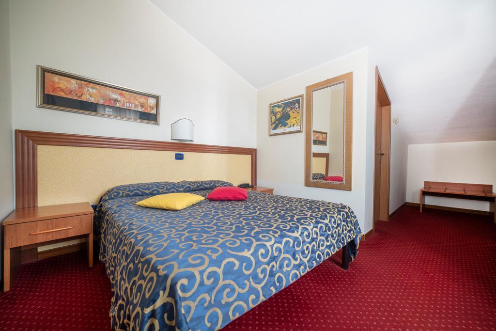 Hotel Italia & Lombardi มอนเตเฟียสโกเน ภายนอก รูปภาพ