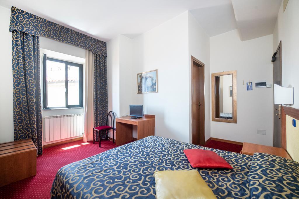 Hotel Italia & Lombardi มอนเตเฟียสโกเน ภายนอก รูปภาพ